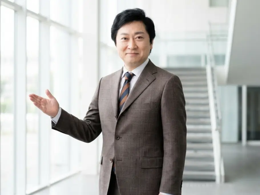 公益法人設立を相談する様子